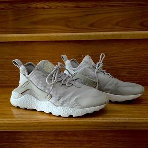 NIKE AIR Huarache Run Ultra